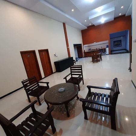 999 Khs 2 Homestay Гилиманук Экстерьер фото