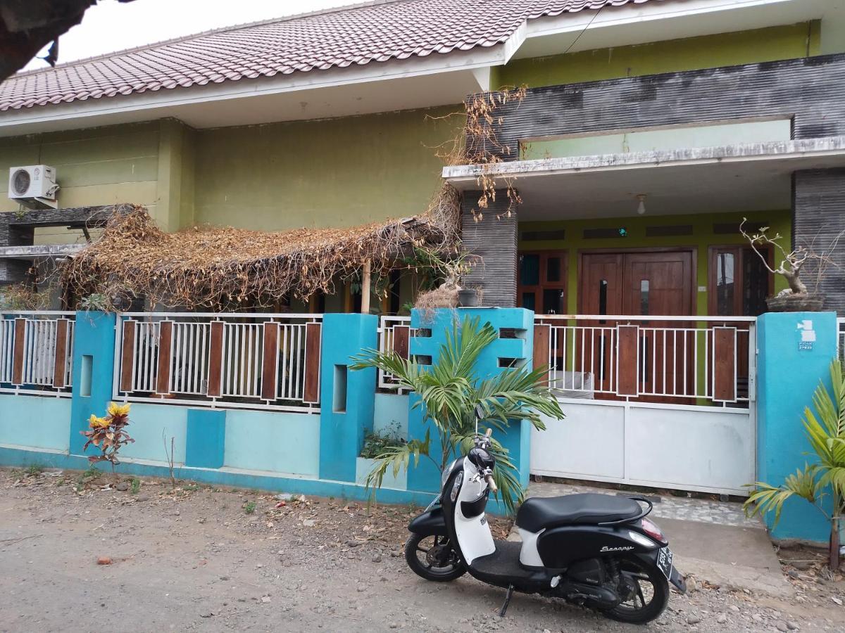 999 Khs 2 Homestay Гилиманук Экстерьер фото
