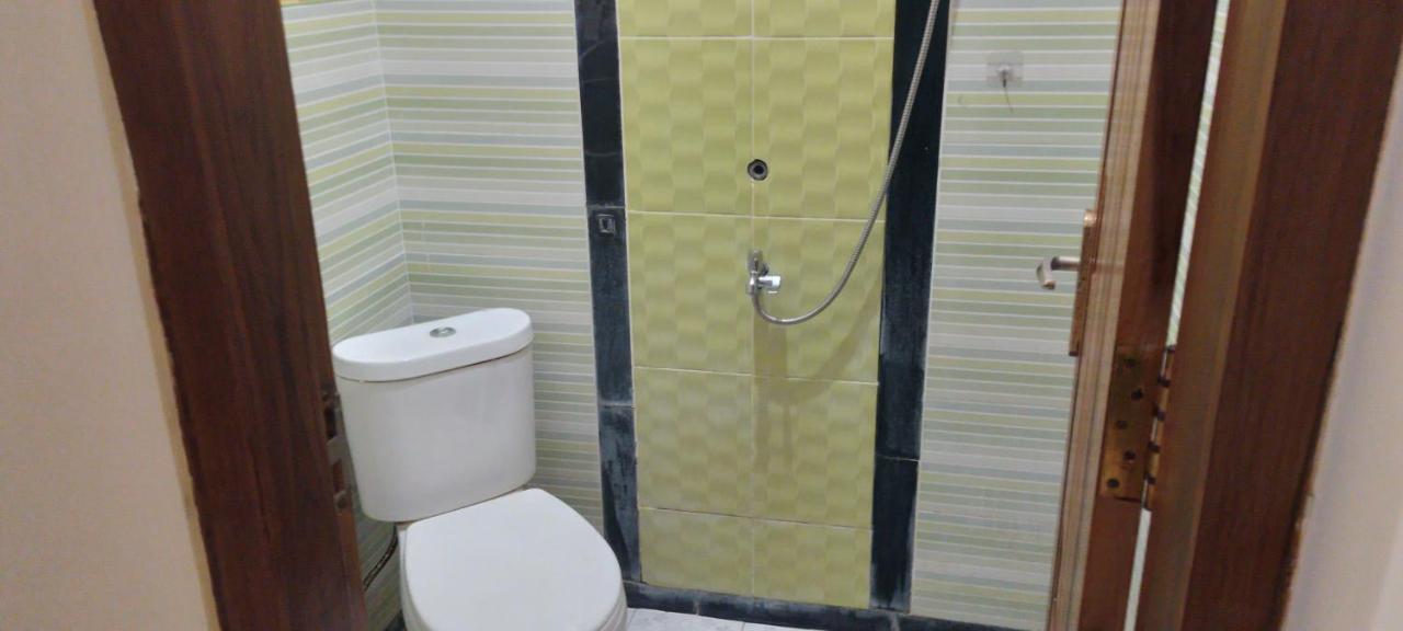 999 Khs 2 Homestay Гилиманук Экстерьер фото