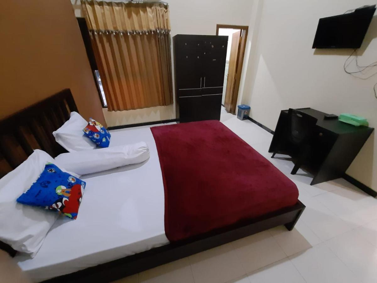 999 Khs 2 Homestay Гилиманук Экстерьер фото