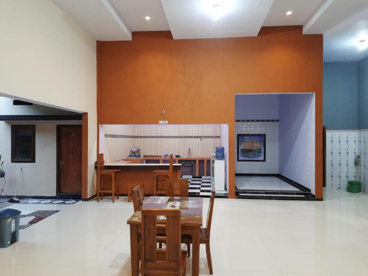 999 Khs 2 Homestay Гилиманук Экстерьер фото