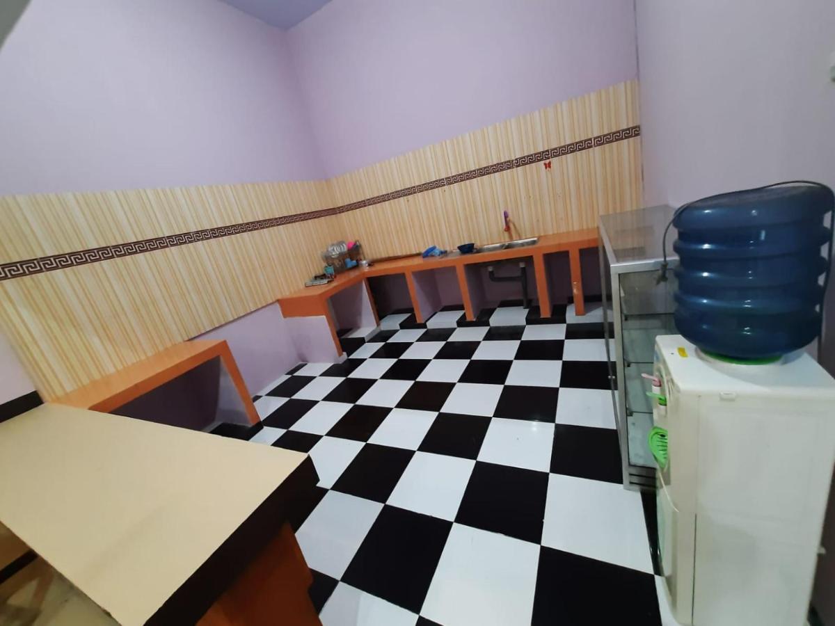999 Khs 2 Homestay Гилиманук Экстерьер фото