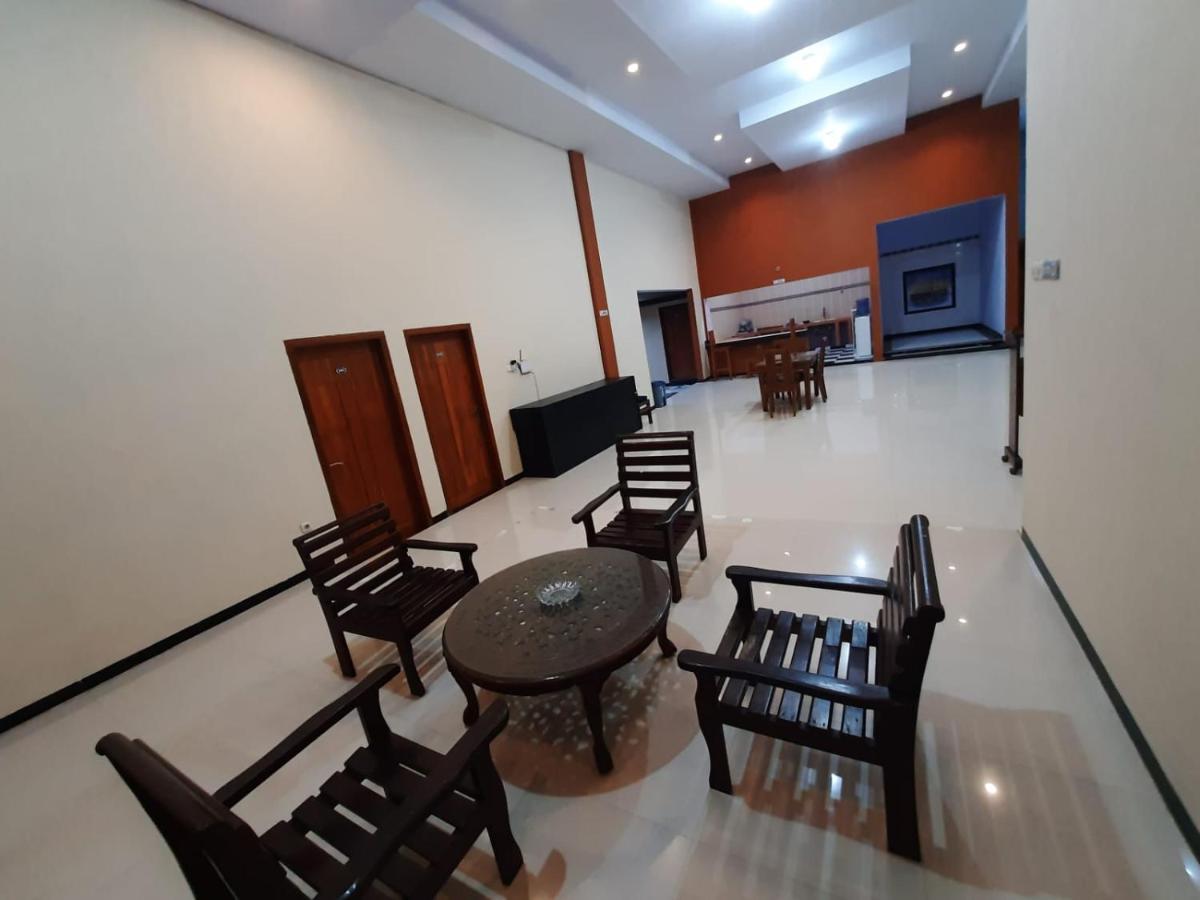 999 Khs 2 Homestay Гилиманук Экстерьер фото