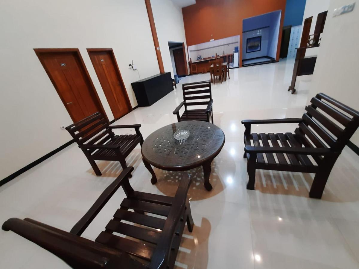 999 Khs 2 Homestay Гилиманук Экстерьер фото
