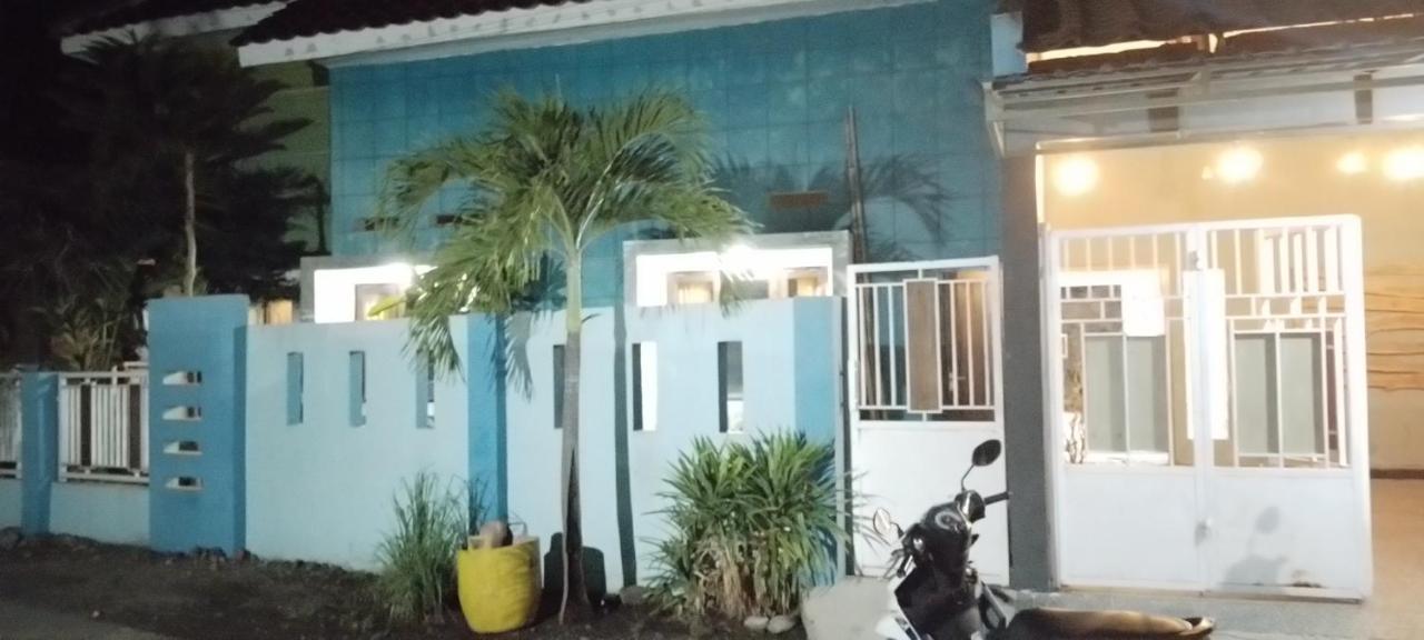 999 Khs 2 Homestay Гилиманук Экстерьер фото
