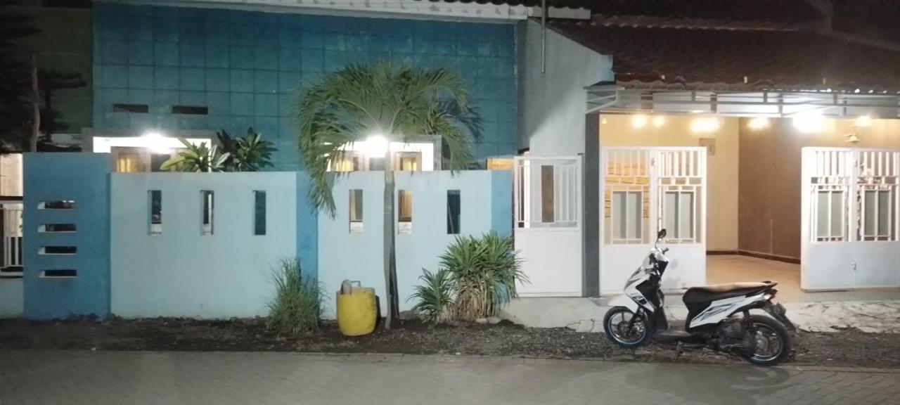 999 Khs 2 Homestay Гилиманук Экстерьер фото